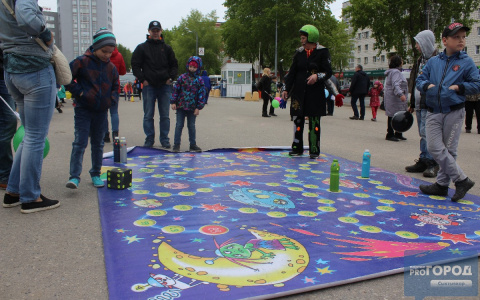 На день рождения Сыктывкара дети играли в гигантские игры