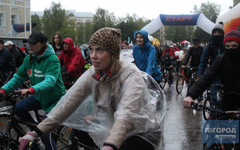 Проливной дождь и холодный ветер: почему сыктывкарцы все-таки пришли на «Велоночь»