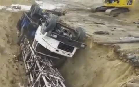 В Коми фирма-банкрот зарывает в землю свои машины (видео)