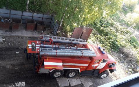 Под Сыктывкаром загорелось общежитие (фото)