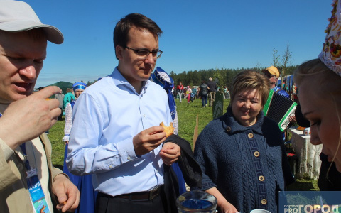 На фестивале «Корт Айка» охотники показывали шкуры добытых зверей, а випы ели суп из дичи (фото)