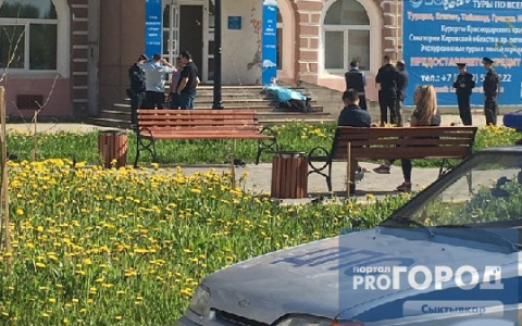 В «скорой» рассказали о травмах сыктывкарца, который выпал из окна