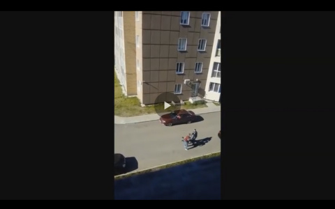 В убийстве парня на детской площадке в Сыктывкаре подозревают 16-летнего подростка