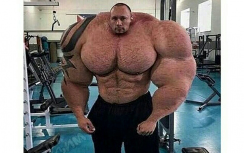 Бодибилдер из Коми засветился в 5-миллионном паблике в Сети (фото)