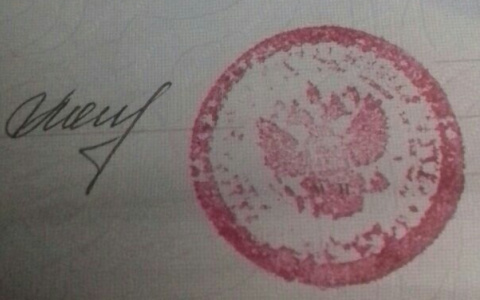 Сыктывкарке в паспортном столе выдали «фальшивый» документ