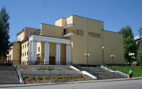 В драмтеатре Сыктывкара на заведующего рухнула железная балка