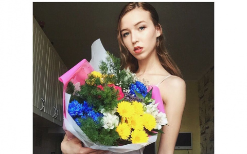 Девушки с цветами: лучшие фото сыктывкарок с букетами из Instagram