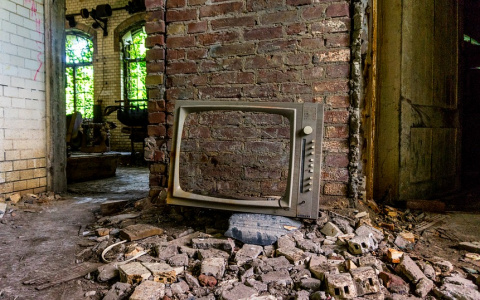 В Коми грабитель убегал из чужой квартиры, отбиваясь от ее хозяина видеотехникой