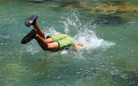 В Сыктывкаре 9-летний мальчик начал тонуть в пожарном водоеме на глазах у очевидцев