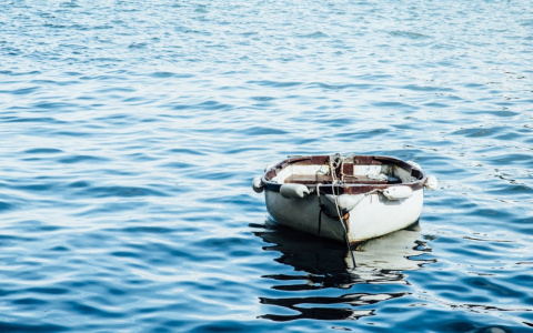 Житель Коми вывалился из лодки, когда плыл по реке