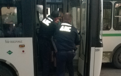 В Сыктывкаре водители автобусов подрались из-за обгона