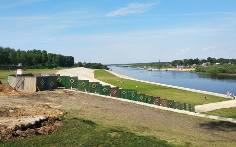 На набережной в Сыктывкаре перегородили лестницы (фото)