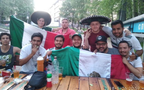 Ошибка в аэропорту: вместо Екатеринбурга мексиканские футбольные фанаты прилетели в Сыктывкар