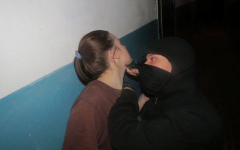 Сыктывкарец, который исполосовал ножом бывшую девушку, не признает себя виновным