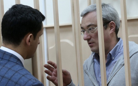 Бывший глава Коми Вячеслав Гайзер «уволил» своих адвокатов прямо во время суда