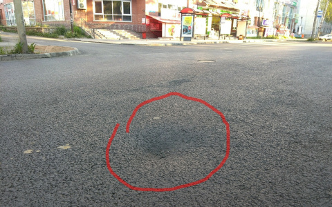 Жители Сыктывкара нашли изъяны в новом асфальте на Карла Маркса