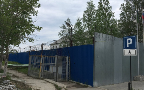 Начальник колонии в Коми, где скрывали убийство заключенного, насиловал осужденных