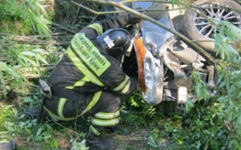 За сутки в Коми два автомобиля опрокинулись в кювет
