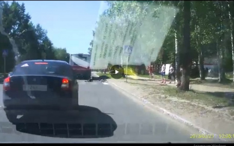 Появилось видео ДТП в Сыктывкаре, где автобус сбил ребенка на велосипеде