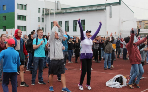 На фан-зоне во время матча «Россия-Испания» сыктывкарцы носили друг друга на руках (фото)