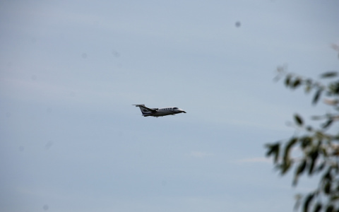 Появилось видео, как над Сыктывкаром кружит диковинный самолет