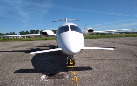 Фотографы в деталях изучили итальянский самолет, который кружил над Сыктывкаром