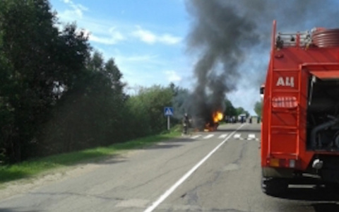 На трассе под Сыктывкаром полыхал «ГАЗ» (фото)