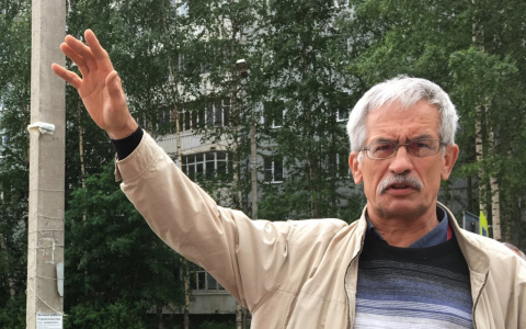 В Сыктывкаре сотни студентов выступили в поддержку преподавателя по делу о смертельном ДТП (фото)