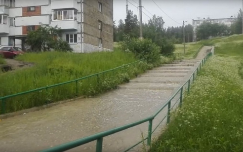 После небывалого ливня улицы Ухты превратились в реки (фото, видео)