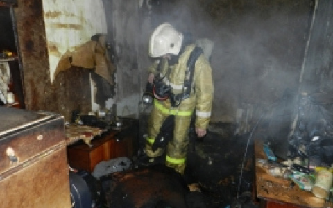 В Коми произошел пожар в многоквартирном жилом доме (фото)