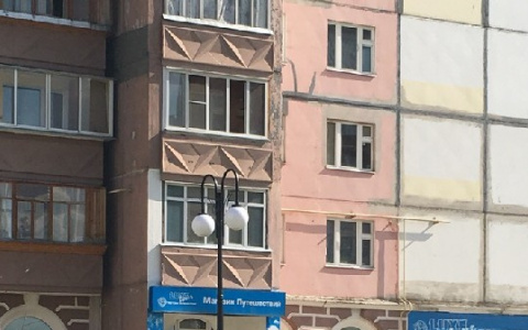 В Сыктывкаре женщина упала с пятого этажа