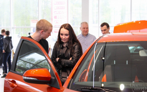 В сыктывкарском автосалоне показали новую LADA Vesta SE Cross (видео)