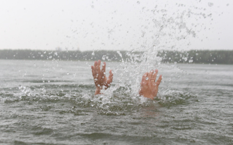 Сыктывкарец на набережной спас тонувшего в реке мужчину