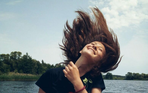 Белоснежные улыбки и длинные волосы: 8 фото красавиц Сыктывкара из Instagram