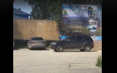 Жительница Коми засняла, как водитель нагло проехал по главной площади