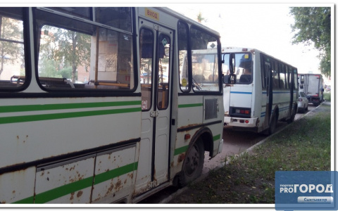 Горожане недовольны, что в центре Сыктывкара устроили стоянку для автобусов (фото)