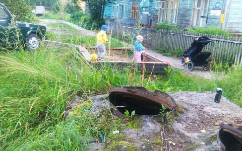 В Сыктывкаре шестилетняя девочка провалилась в колодец