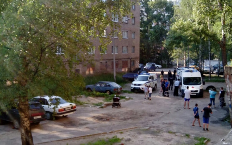 Стало известно, какие травмы получил сыктывкарец, который упал с высоты пятого этажа