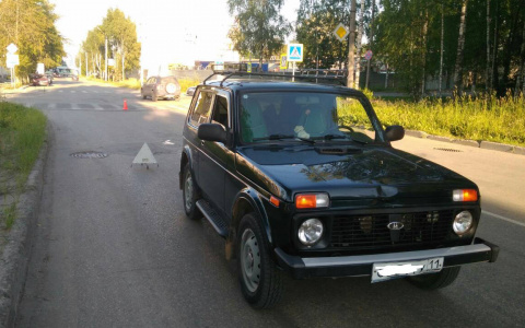 В Сыктывкаре автоледи на «Ниве» сбила женщину и девочку, они в тяжелом состоянии