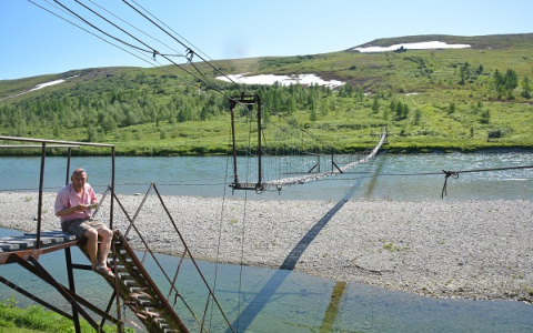 На Ямале 79-летний отшельник из Коми катается на лыжах с крутых склонов и смотрит сериалы