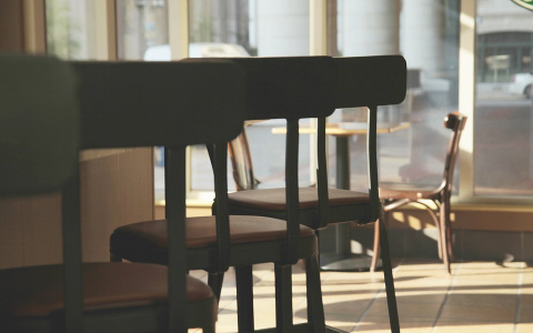 В Коми официантка выгнала мальчика, который чуть не упал в обморок