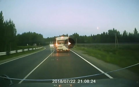 Появилось видео аварии в Коми, где «Ларгус» влетел в «Ситроен»