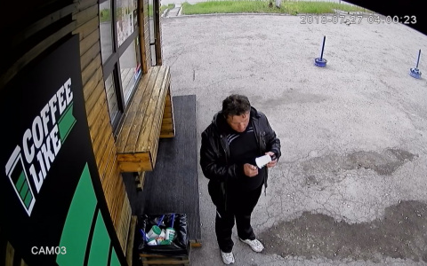 В Коми мужчина попытался подпалить кофейню и попал на видео