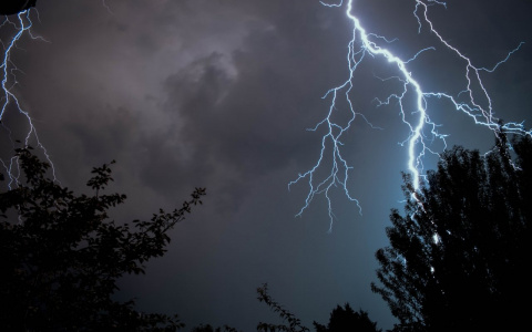 МЧС предупреждает жителей Коми о приближении сильнейших гроз