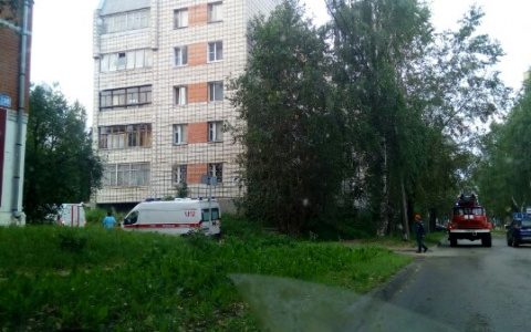 В Сыктывкаре в многоэтажном доме произошел пожар