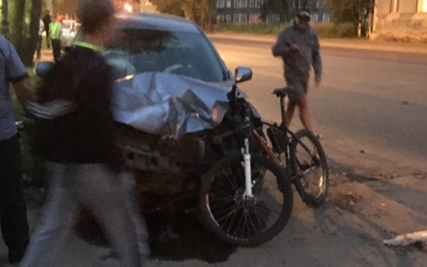 В Сыктывкаре произошло два ДТП: сбили велосипедиста, столкнулись автомобили