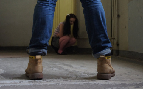 В центре Сыктывкара пьяный извращенец напал на школьницу и попытался ее увести