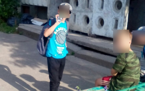 В центре Сыктывкара маленькие дети распивали энергетик и не стеснялись прохожих (фото)