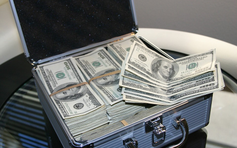 В Коми мужчина украл у друга деньги, но не знал, куда их потратить