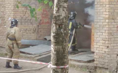 Появились подробности пожара у общежития в центре Сыктывкара